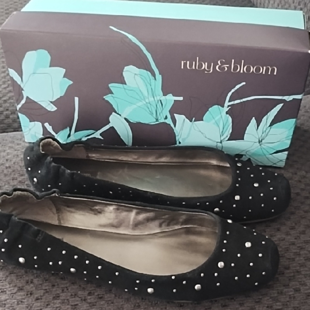 Ruby & Bloom Black Flats with Pearl Accents